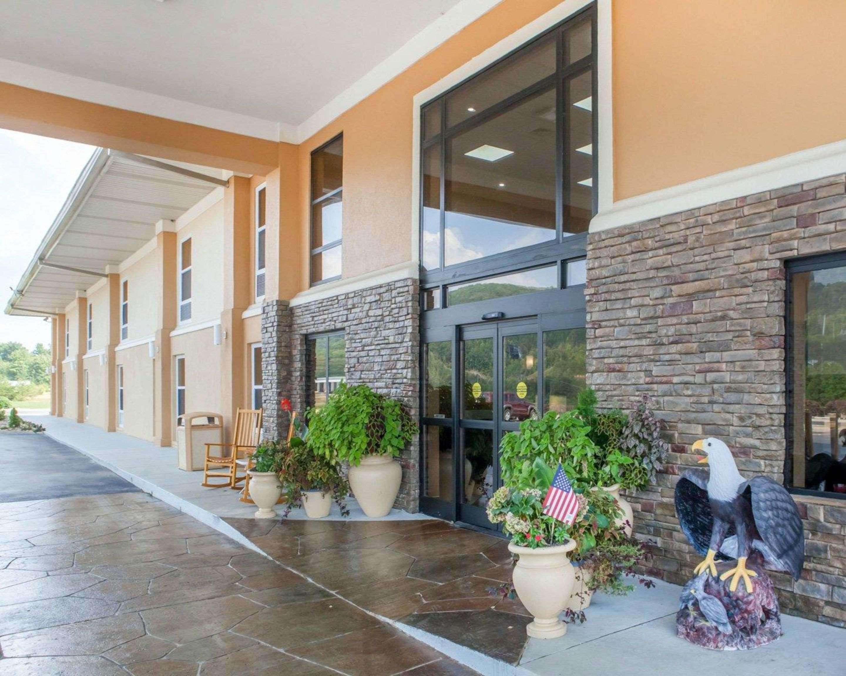 Comfort Inn At Royal Blue Pioneer Buitenkant foto