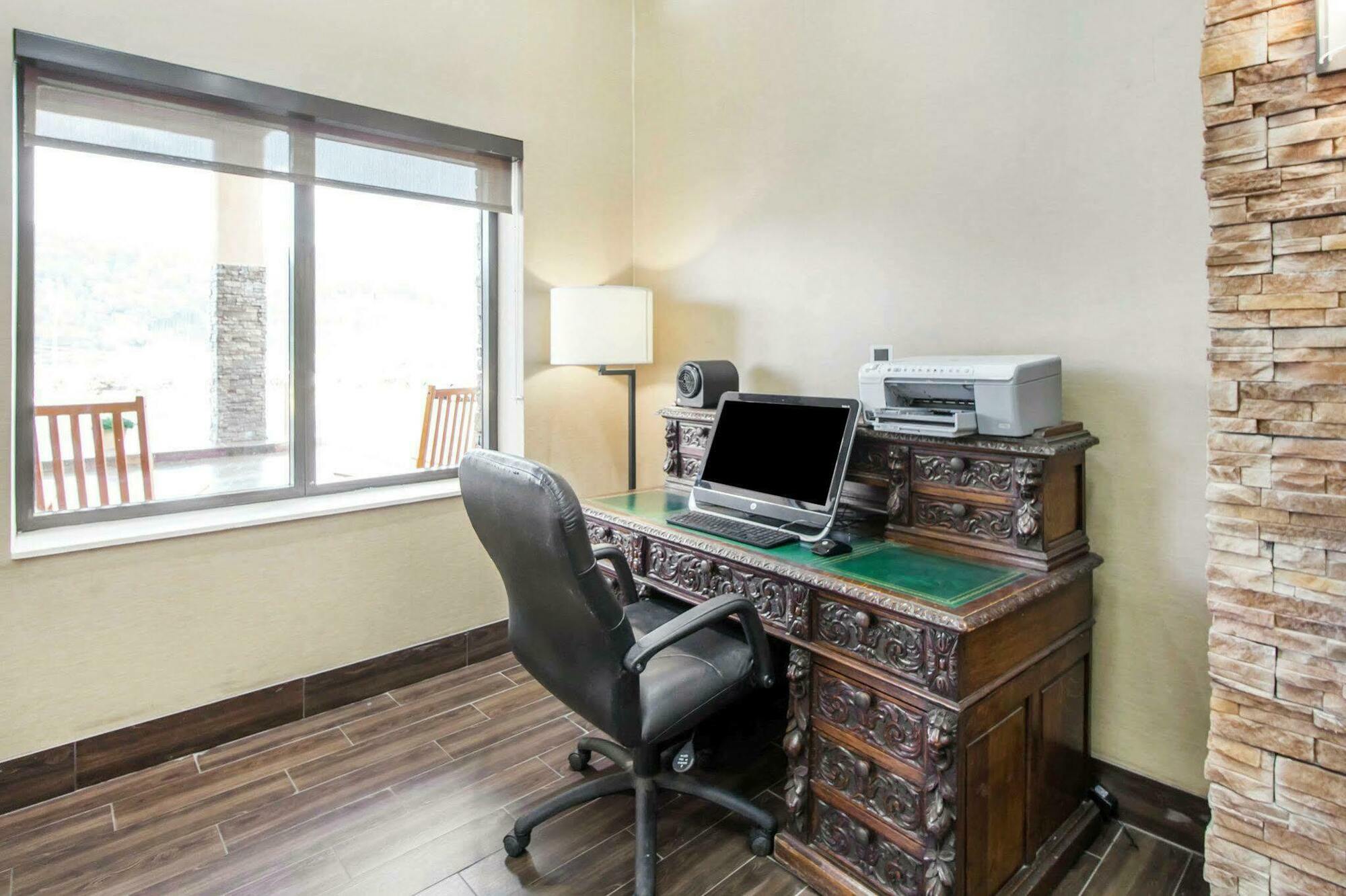 Comfort Inn At Royal Blue Pioneer Buitenkant foto