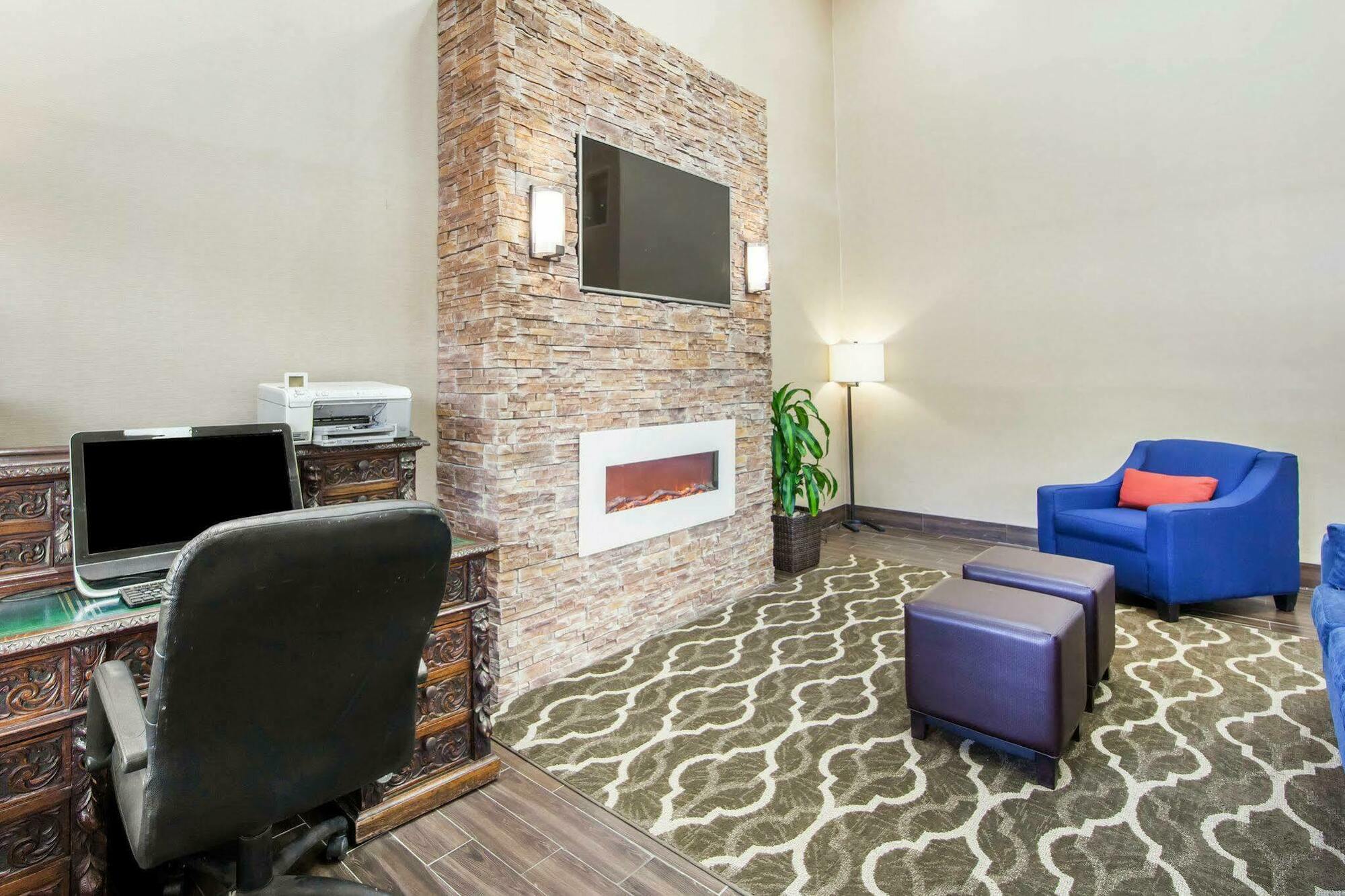 Comfort Inn At Royal Blue Pioneer Buitenkant foto