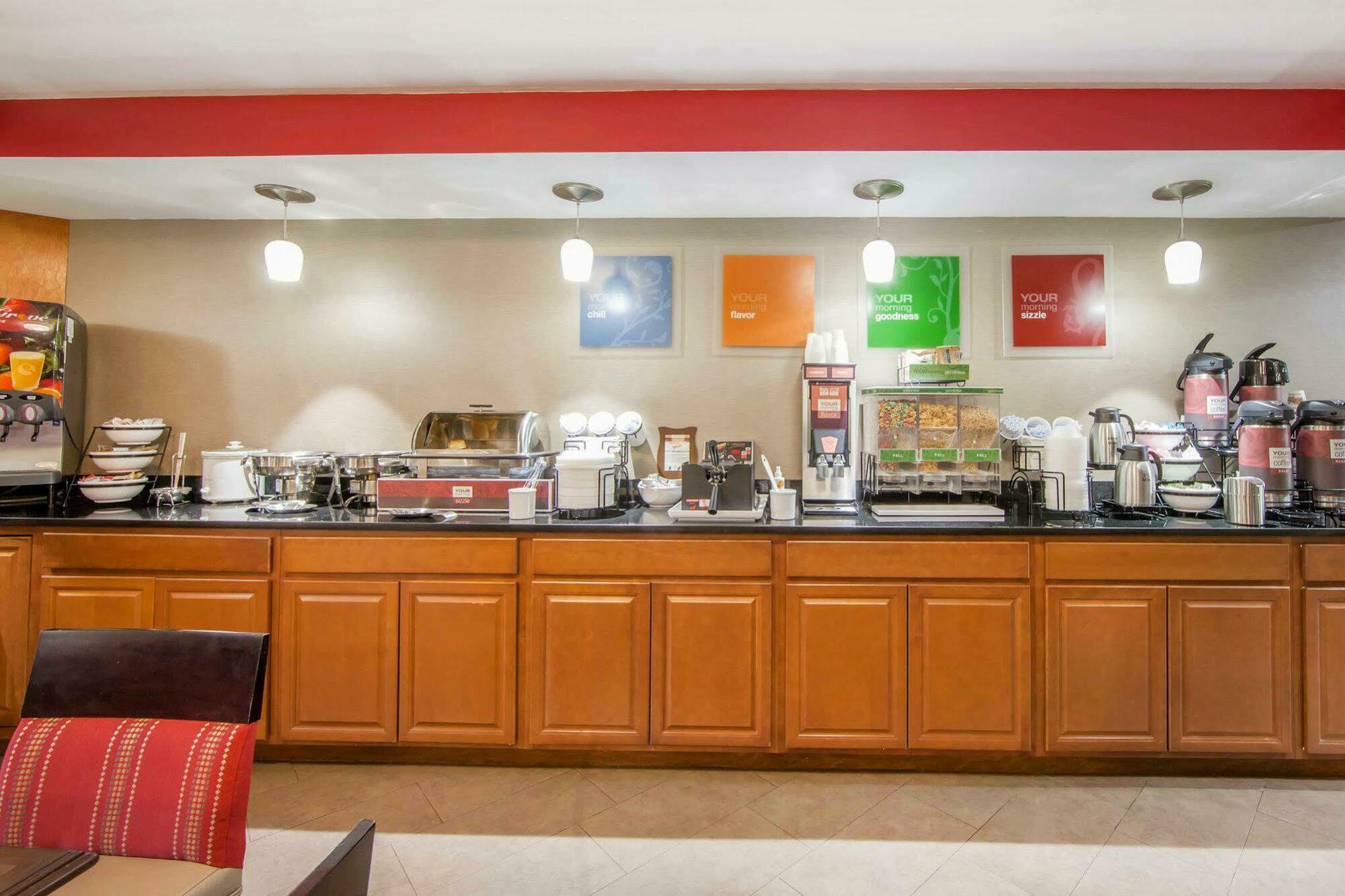 Comfort Inn At Royal Blue Pioneer Buitenkant foto
